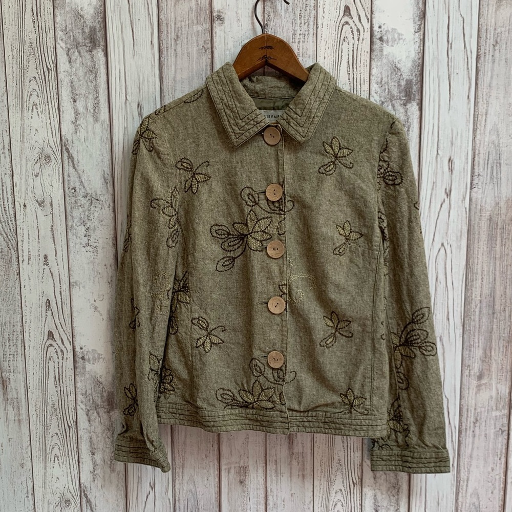 Requirements Green stitched flower top siz…